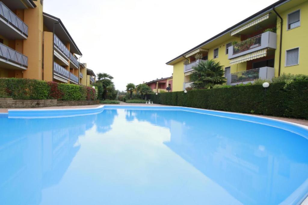 Garden Residence Appartamento Con Terrazzo E Piscina Desenzano del Garda Exterior foto