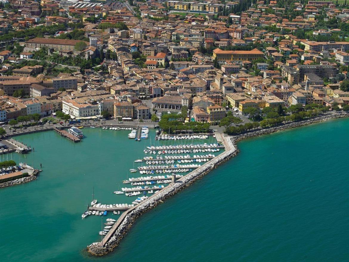 Garden Residence Appartamento Con Terrazzo E Piscina Desenzano del Garda Exterior foto