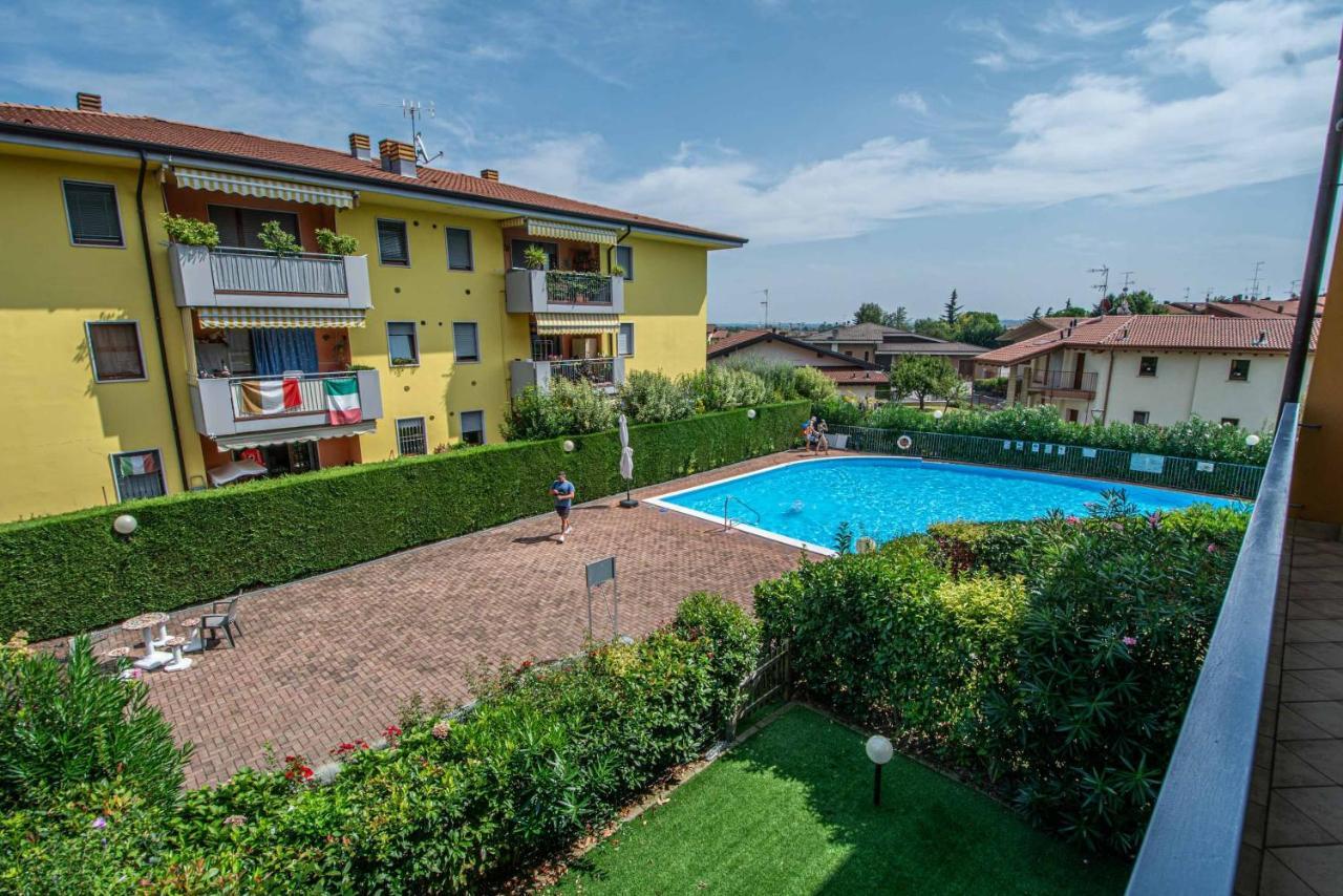 Garden Residence Appartamento Con Terrazzo E Piscina Desenzano del Garda Exterior foto